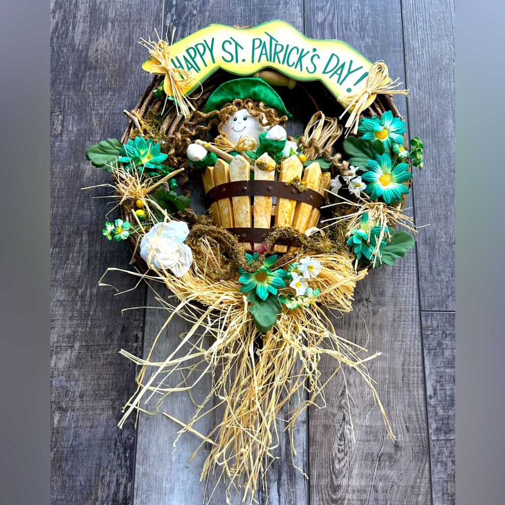Vintage 13” “HAPPY ST. PATRICK’S DAY!” grapevine Wreath w/plush doll in basket